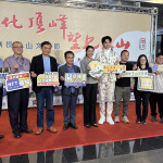 許縣長與王品澔林榮森等來賓揭序幕。（記者扶小萍攝）