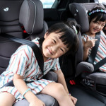 ▲高雄市政府呼籲，依據兒童安全座椅相關法規，4至12歲雖然不強制使用安全座椅，但在兒童無法安全使用成人安全帶前，仍建議使用安全座椅或增高塾。