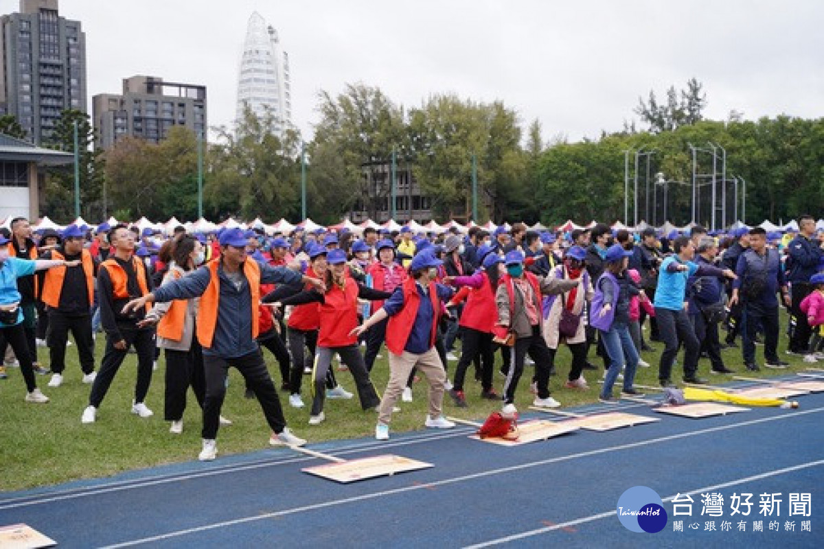 各企、產、職業工會及公司行號總計53隊組隊參賽，超過2,000人參與。<br /><br />
