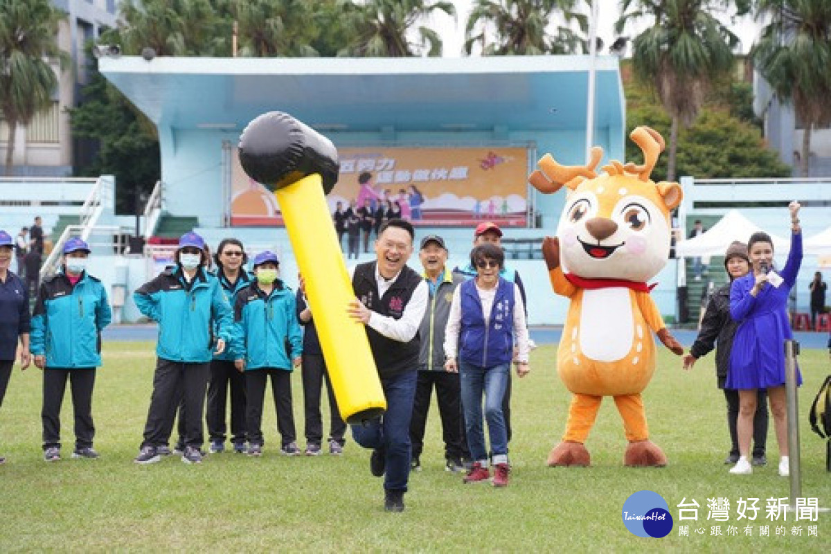 蘇副市長參與趣味競賽活動。