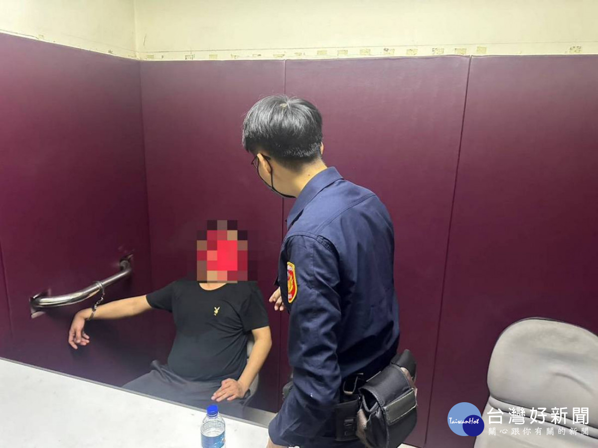 集集分局長劉千祥聞訊基層員警因公受傷情形後，立即前往關心慰問員警身體狀況。