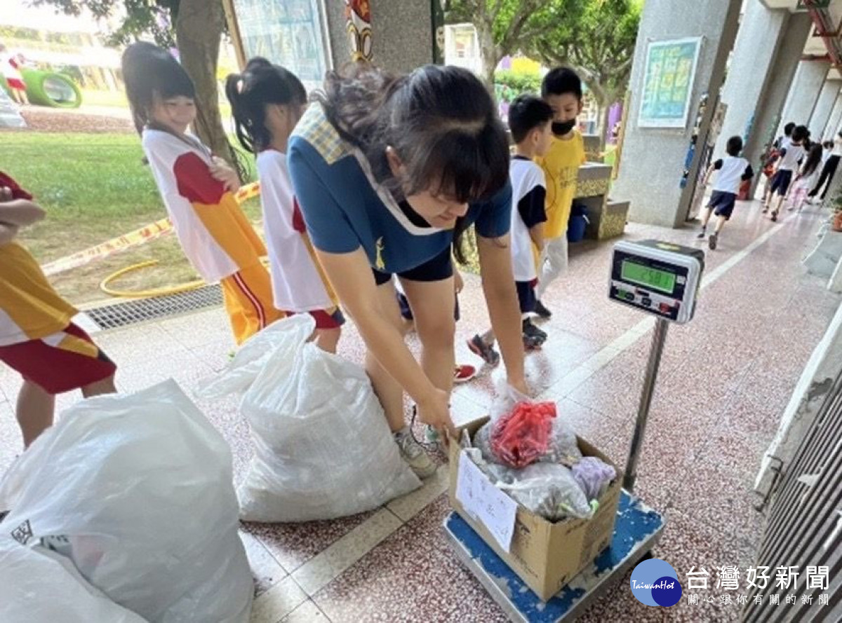 桃園市政府辦理「112年度校園廢乾電池暨資訊物品回收競賽」，成果相當豐碩。<br />

