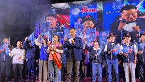 趙少康、楊瓊瓔合唱《恰似你的溫柔》一曲，帶動現場氣氛。