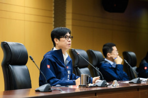 ▲高雄市政會議暨防疫會議上，陳其邁要求團隊訂定具體目標措施，積極配合產業轉型需求。