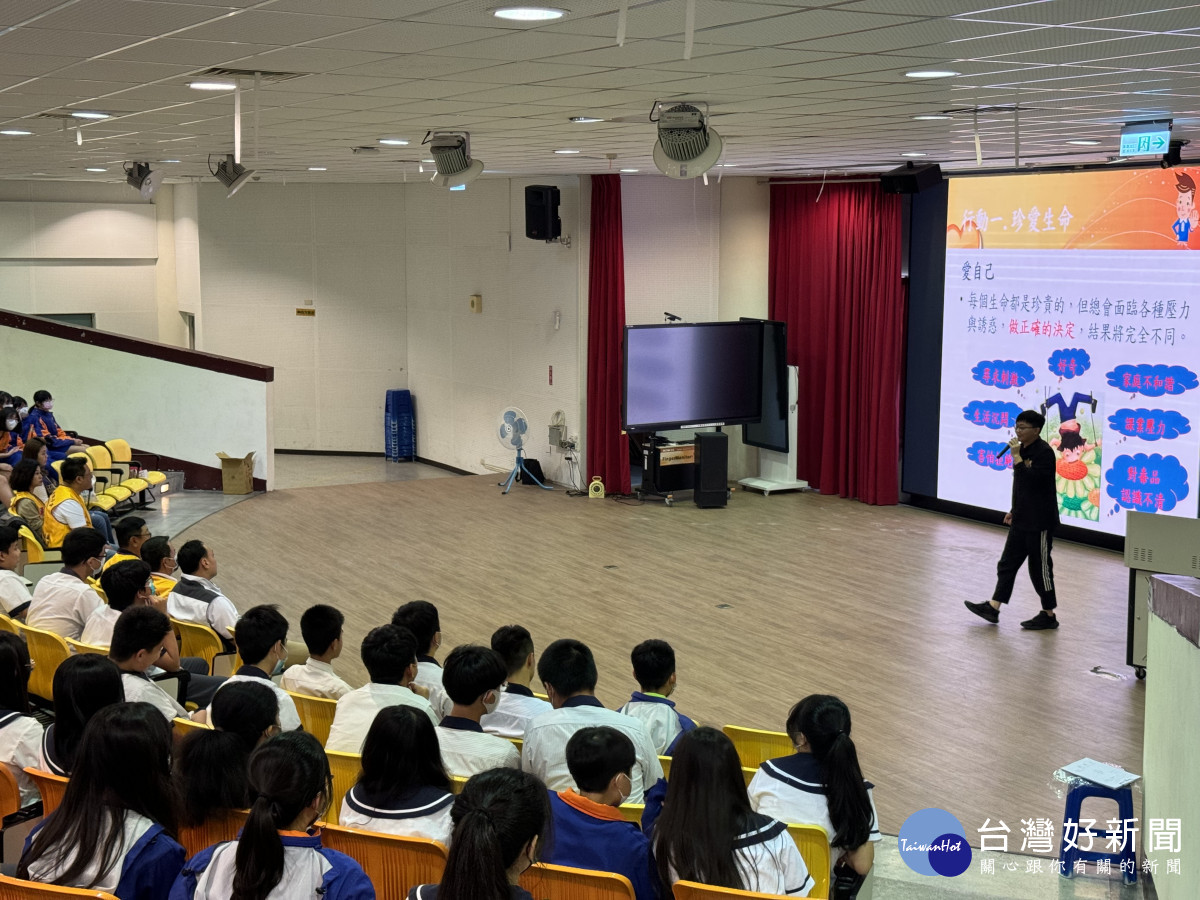 蘆竹警前進校園「識詐」宣導，從小建立識詐觀念。