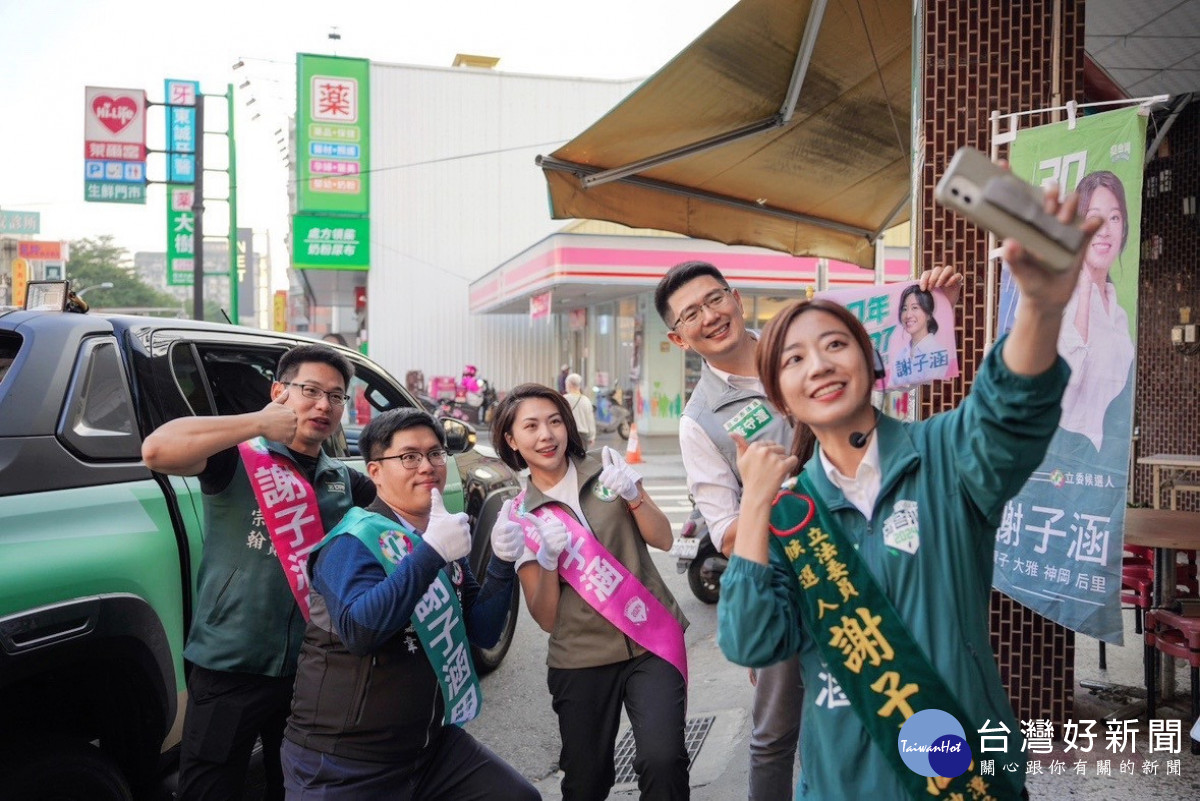 謝子涵啟動車隊掃街，台南市議員周嘉韋、李宗翰、林依婷助陣。