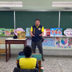 嘉縣少年隊組長林志鴻深入校園加強宣導反毒詐／警方提供