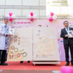 王副市長開箱桃園市新住民專刊創刊號。