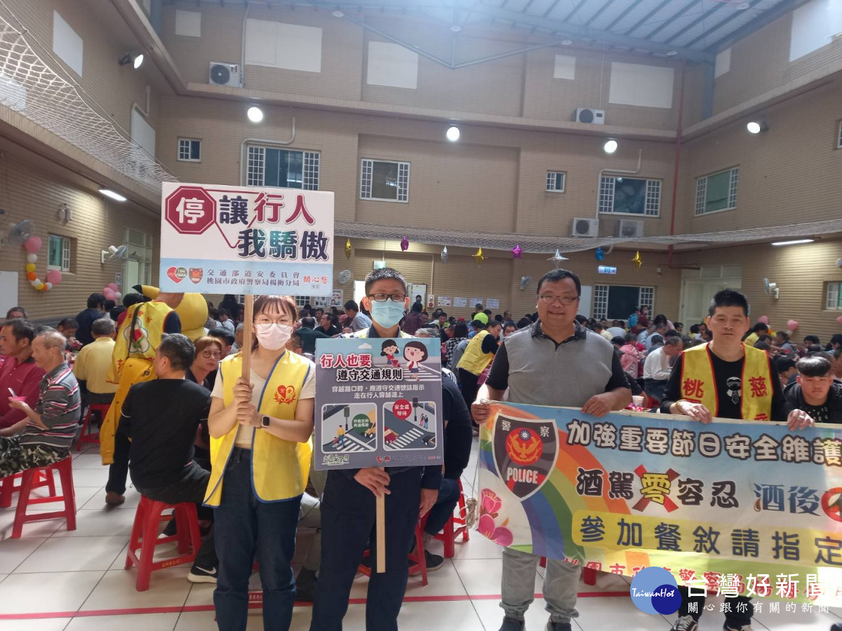 楊梅警深入社區加強宣導反詐騙及交通、婦幼安全。<br />
