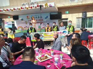 楊梅警深入社區加強宣導反詐騙及交通、婦幼安全。