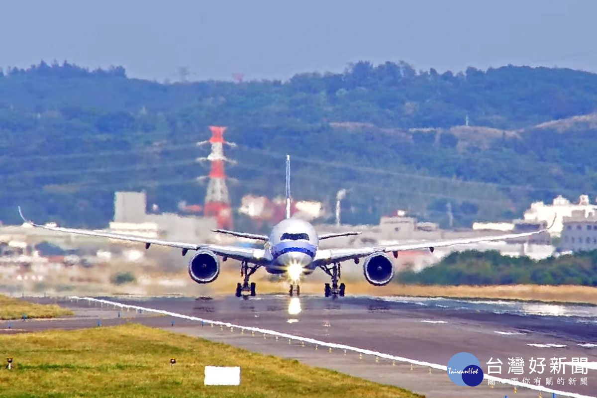 桃園市政府觀旅局全國首創「桃園機場觀光即時影像」，10天破百萬人次觀賞。