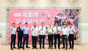 市長感謝日台消防交流會事務局大西隆介先生率領團隊從日本遠到而來，與台灣分享日本的救災案例。