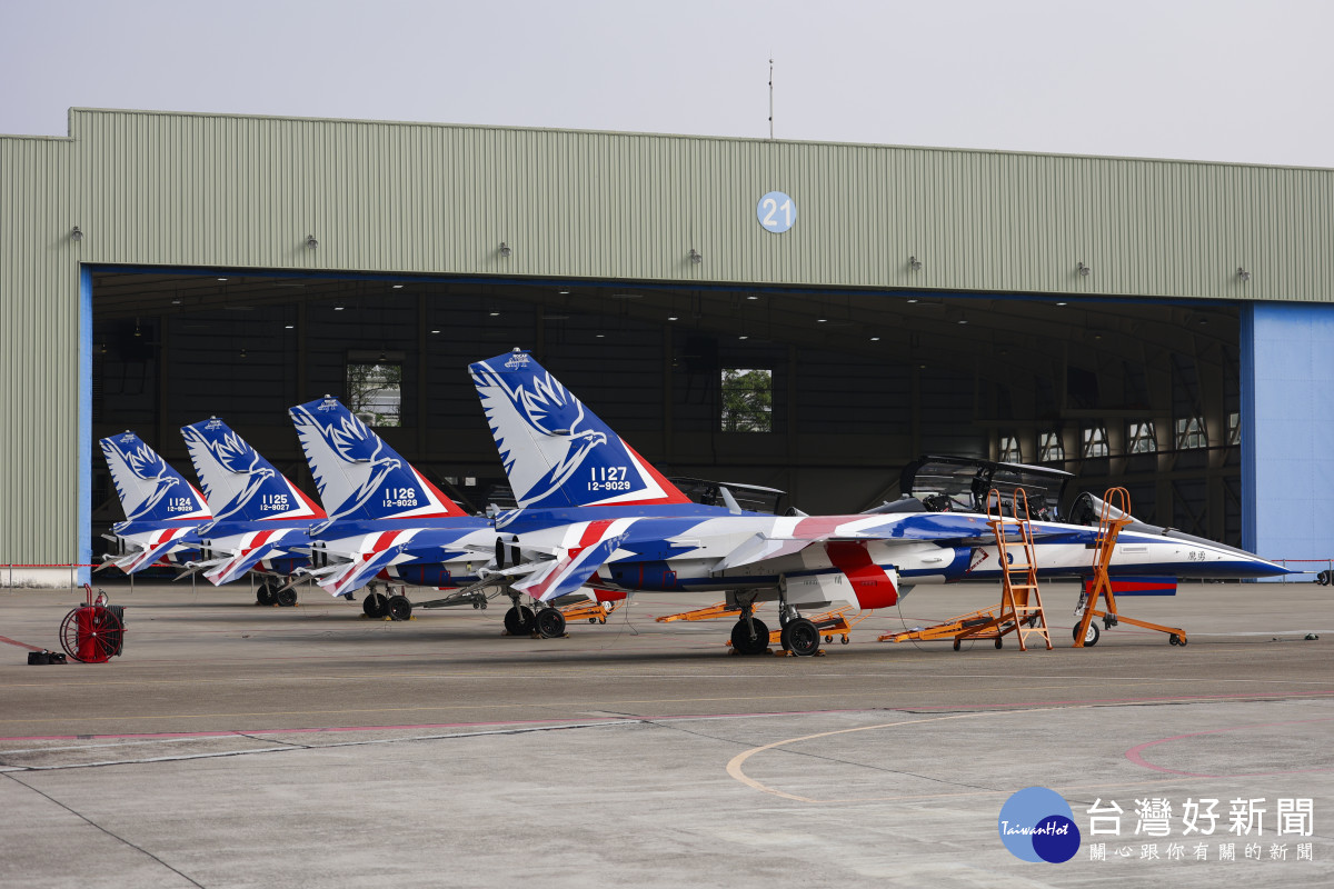 漢翔公司完成今年度飛交17架勇鷹高教機的合約目標。