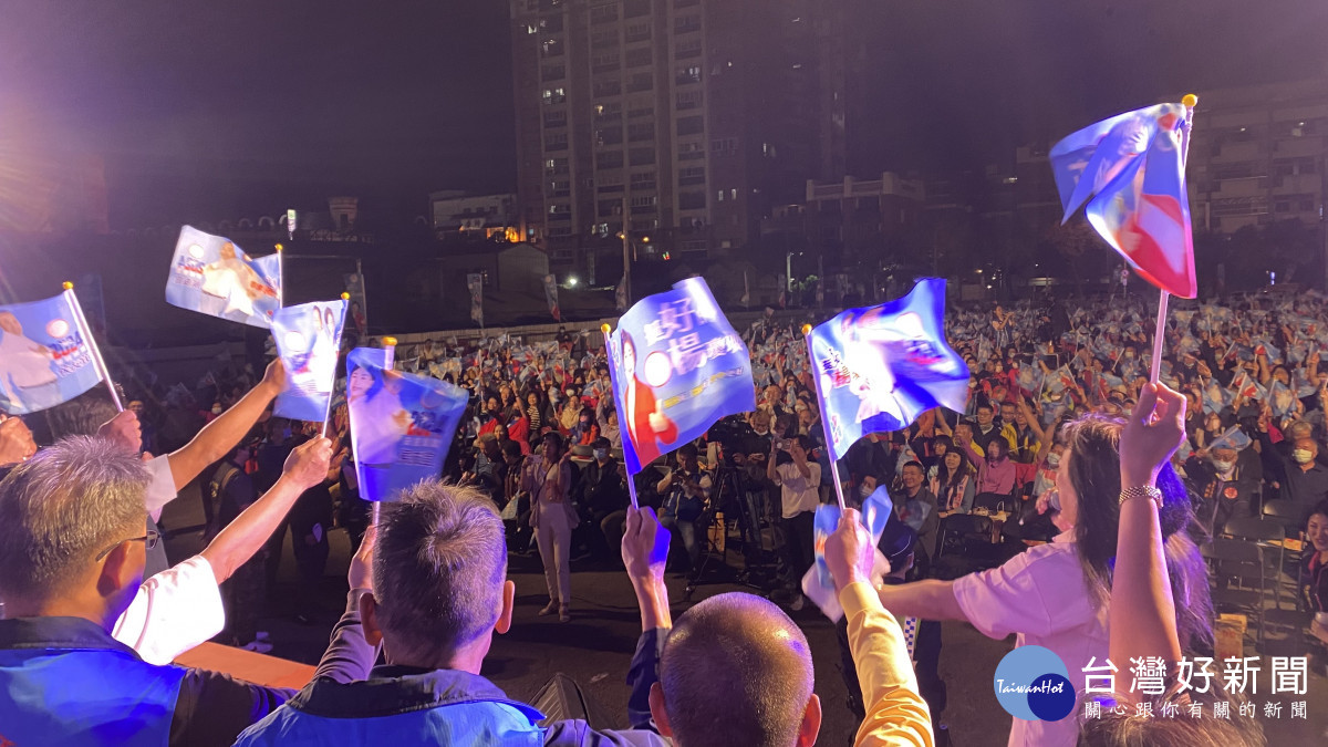 楊瓊瓔成立大雅聯合競選總部，現場旗海飄揚，氣氛熱烈。