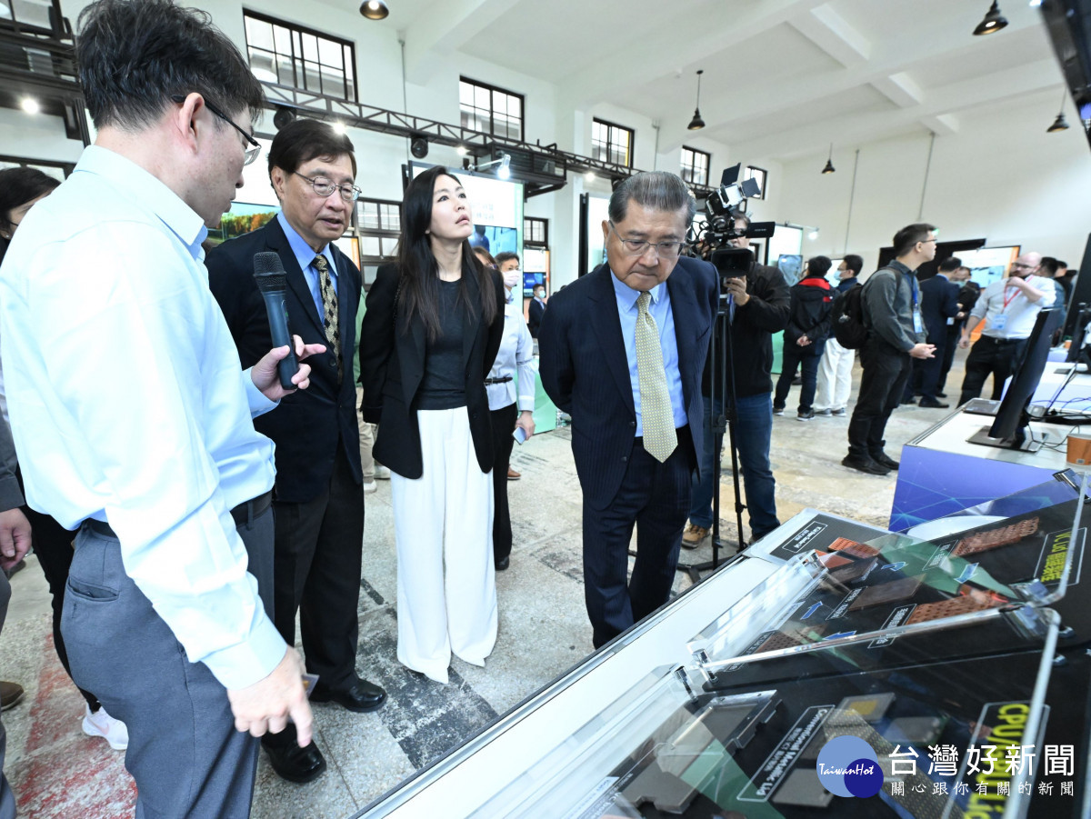 經濟部產業技術司支持工研院瞄準千瓦級散熱進行技術研發「HPC超高發熱晶片之散熱方案」，將均溫蓋板（VC Lid）與AI晶片貼合，藉由晶片內的水量蒸發與冷凝，就能達到快速傳熱與大量移除熱量的效果，目前已經能超過1,000瓦以上的散熱能力。