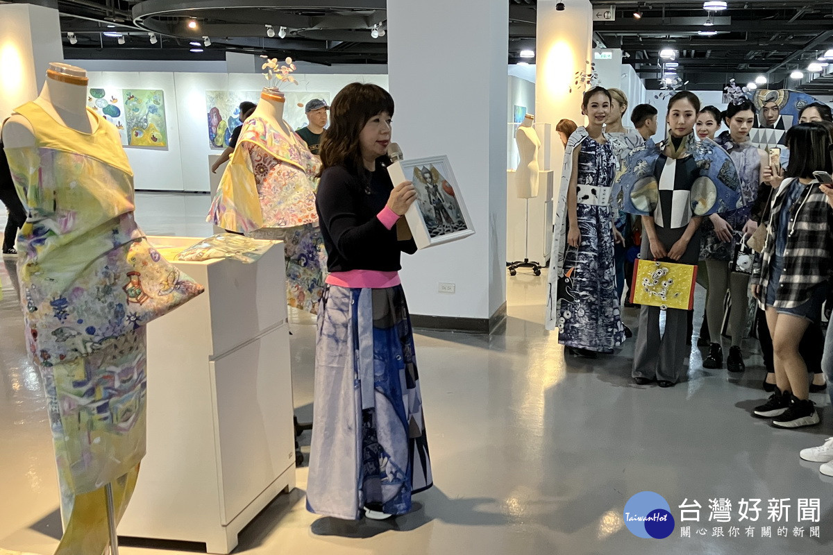 「藝術鍊金術—熊妤創作個展」於桃園展演中心展場登場。