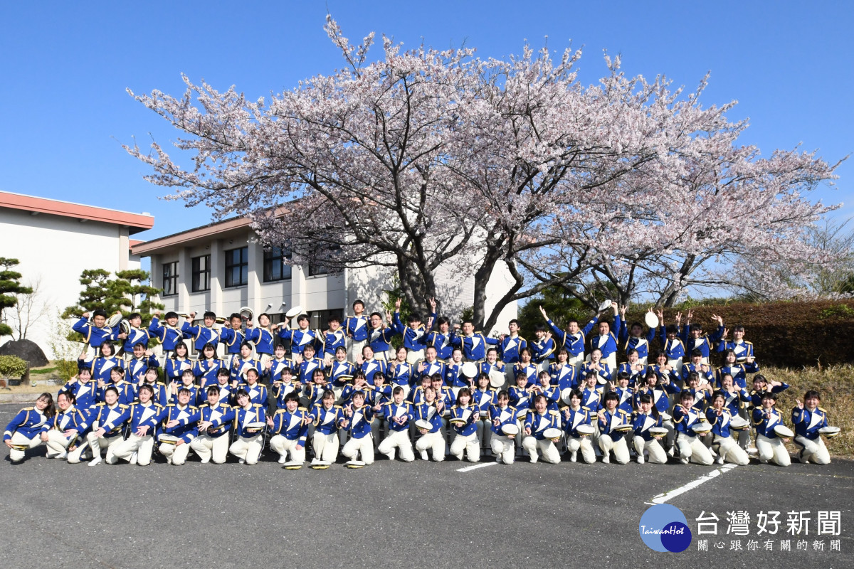 屢獲日本樂旗大賽最高榮譽金賞的「Blue-Hawks 魔幻青鷹」／嘉義市府提供