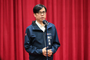 ▲高雄市議會第4屆第2次定期大會閉幕，陳其邁率市府團隊感謝致意。