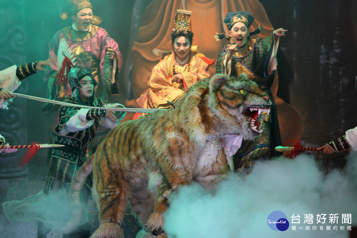 《乘願再來》是明華園戲劇總團的大型劇作。