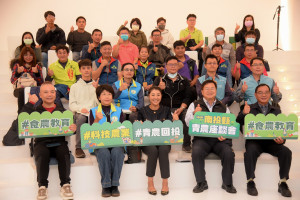 許縣長參與青農座談 明年還成立青年發展所。（縣府提供）