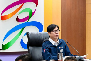 ▲2024高市跨年晚會在夢時代舉辦，陳其邁指示強化交通疏運導引人流。