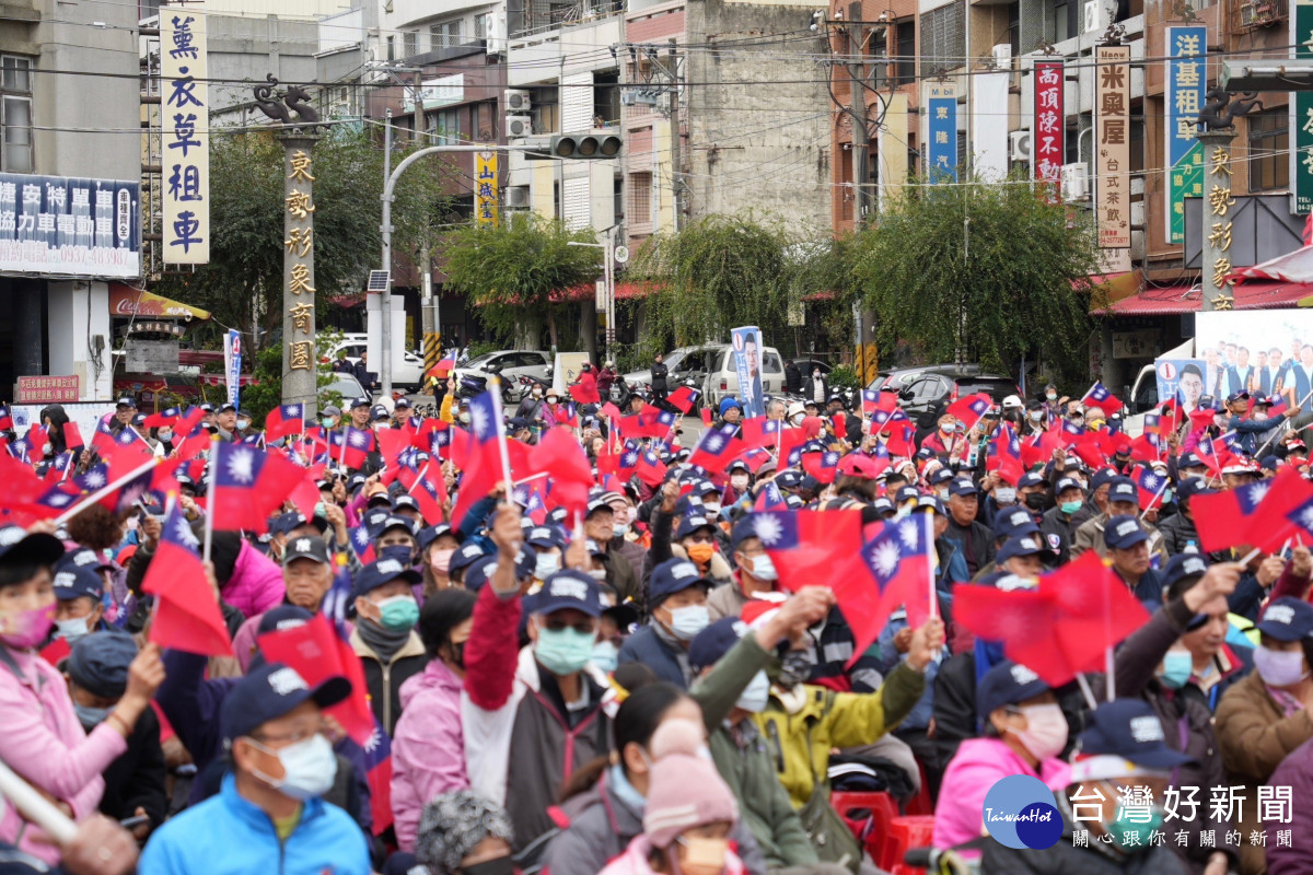 造勢活動現場湧入超過3500人齊心力挺，為江啟臣加油打氣。