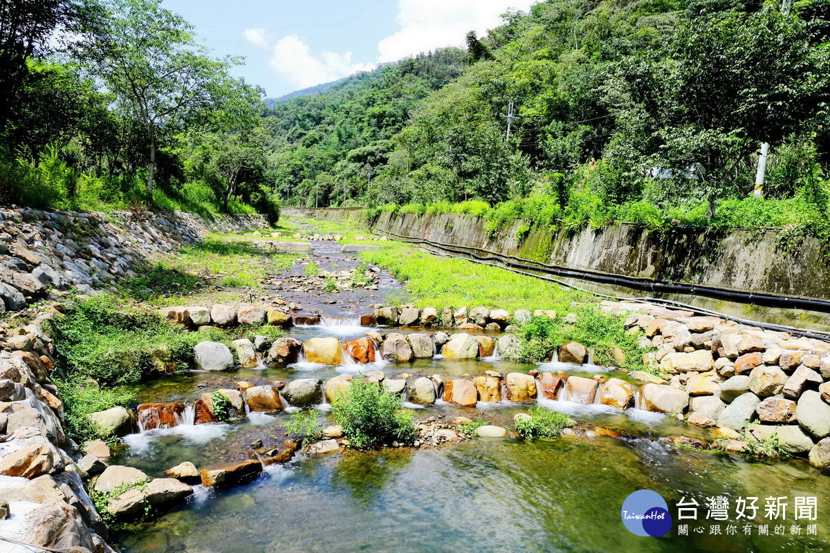 迂迴式嵌石固床工，串聯水域棲地。（圖/林業保育署南投分署提供）