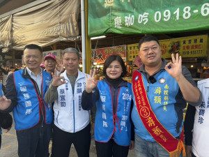 張麗善縣長到竹山陪游顥拜票掃街。（游顥競總提供）