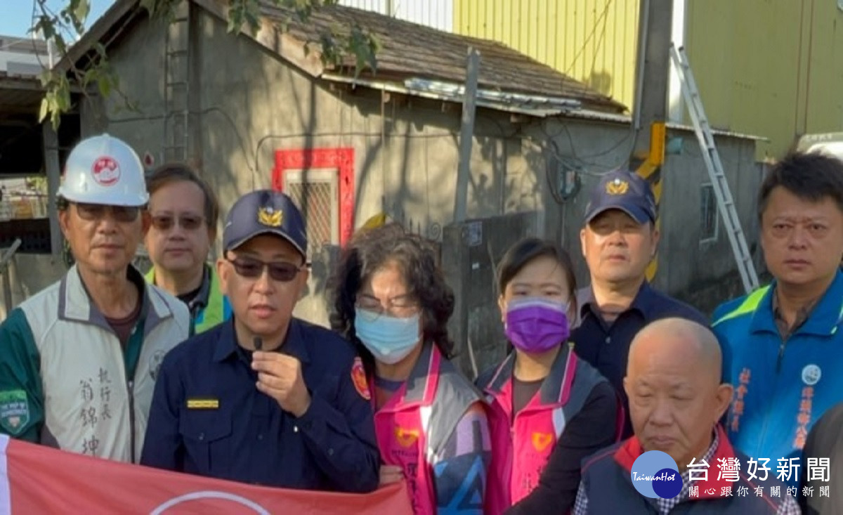 屋漏偏逢連夜雨、母逝後獨居男更顯悲涼　北斗分局結合志工中隊歲末年終協助修繕倍感溫暖