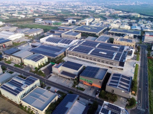 ▲高市啟動跨局處「綠電推動專案小組」，推動「6年1.25GW計畫」，累計設置容量共920.44MW，已超越原定目標備案容量650MW達1.4倍。