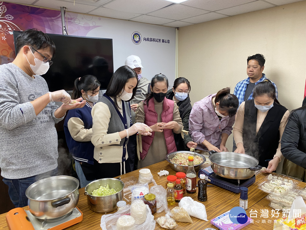 新住民家庭體驗包水餃，提前感受過年氣氛