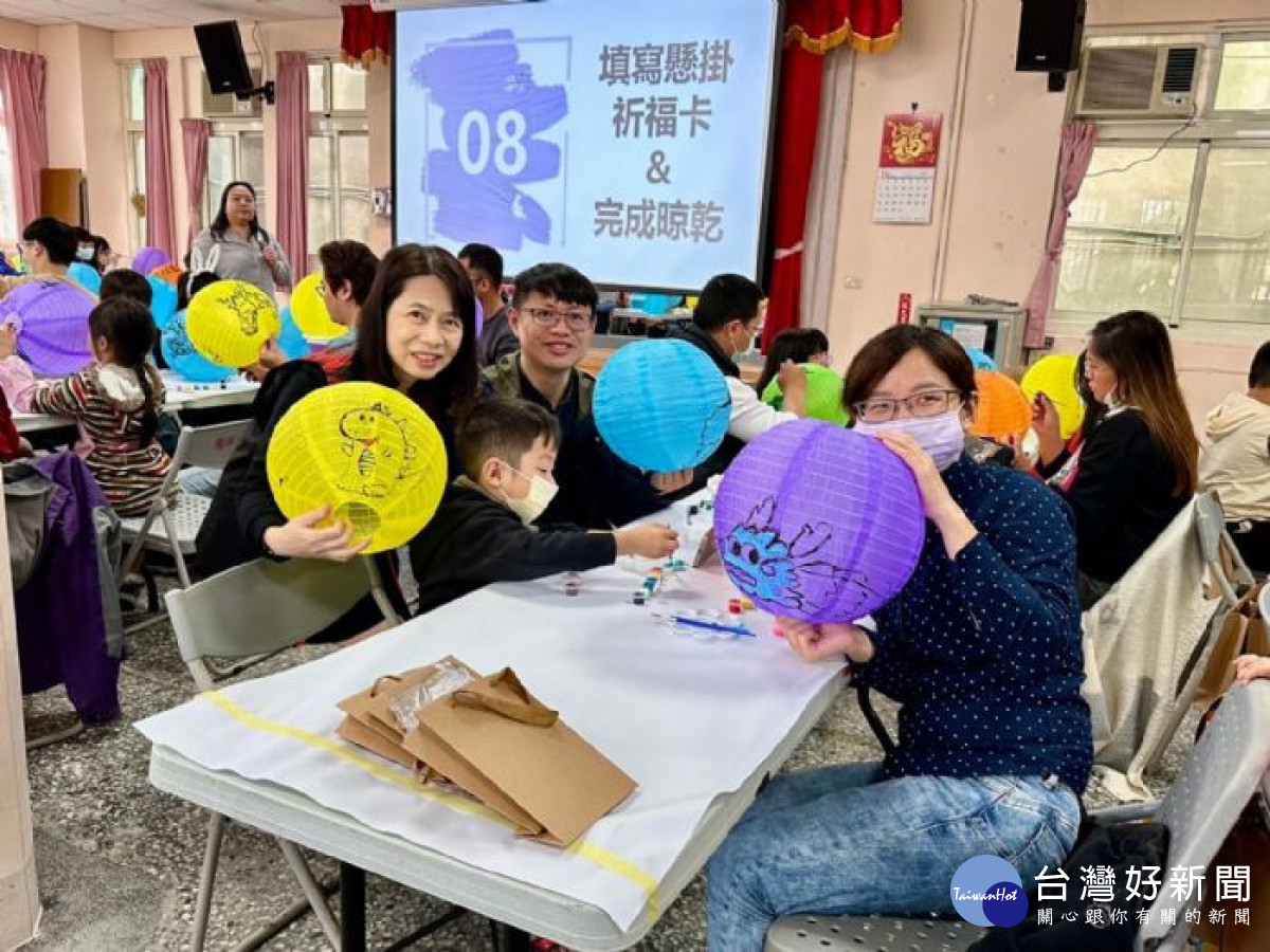 《113年龍潭區元宵藝術燈海》，將於龍潭大池亮麗展開，龍潭區公所邀請在地居民共同參與，一起精心繪製200多顆特色燈籠。<br />
