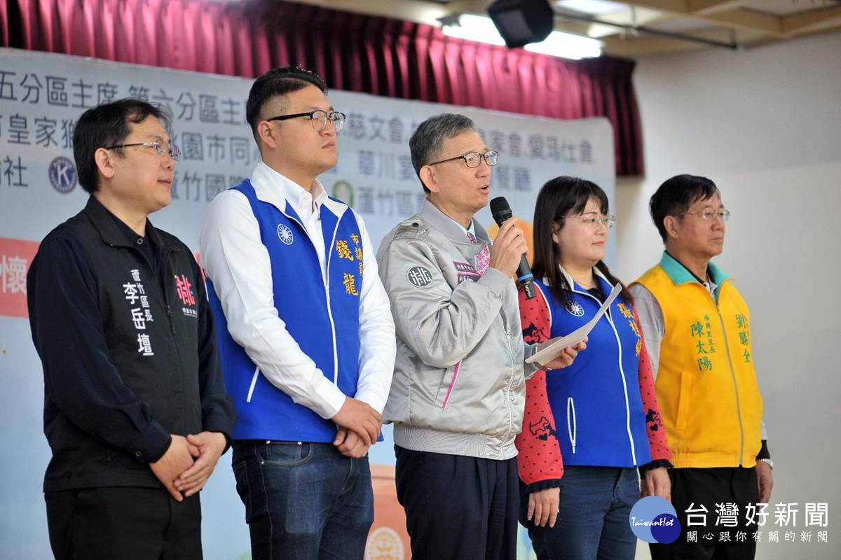 桃園市副市長王明鉅出席蘆竹區愛心關懷活動，感謝各公益單位共同照顧弱勢。