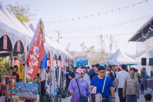 ▲高雄海味年貨市集在鼓山魚市場開賣。