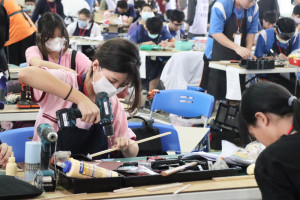 ▲高市國中小學科技教育競賽今年主題為「淨零排放智慧生活-綠色交通與運輸」。