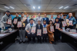 桃園市長張善政主持市政會議，表揚桃市4所高中師生參與競賽榮獲佳績。