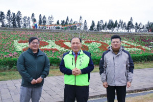 澎湖休憩園區花海齊綻放　陳光復邀賞花迎新年