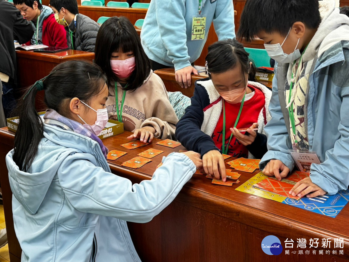 不插電程式桌遊課，透過遊戲學習程式設計的概念以及電腦運行原理