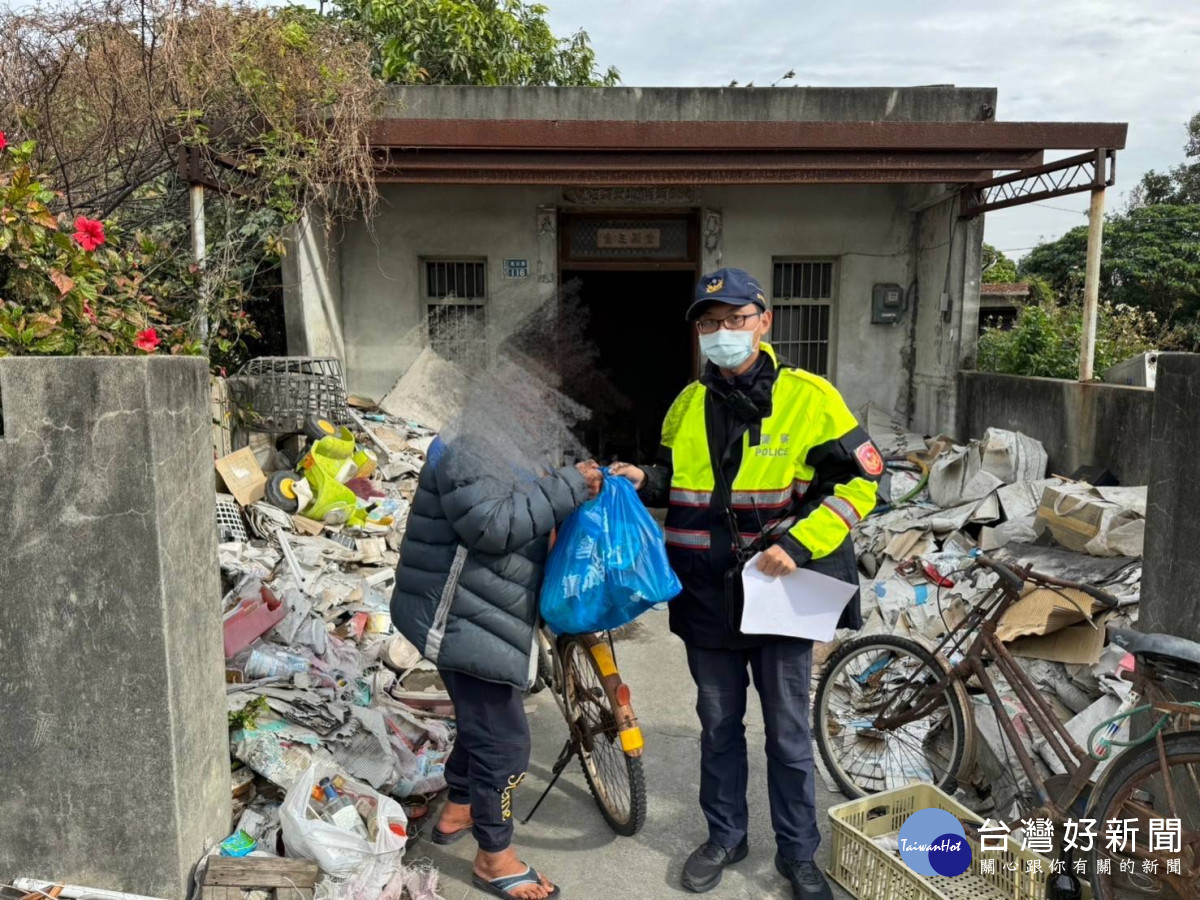 雲林縣臺西警分局配合縣府「雙B-防飢防寒計畫」，啟動「社區警政再出發-友善通報網機制」關懷措施／警方提供