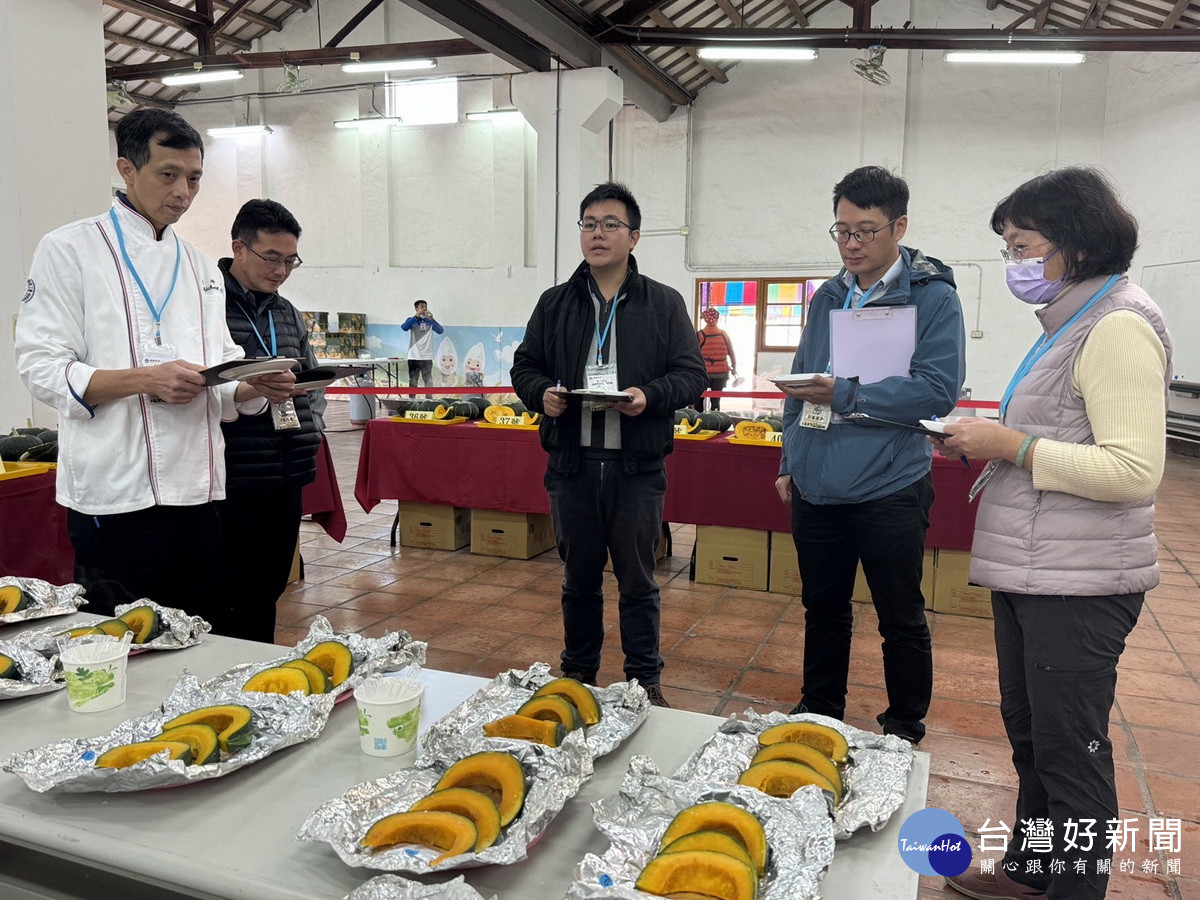 比賽分外觀熟食等評比。（草屯鎮農會提供）