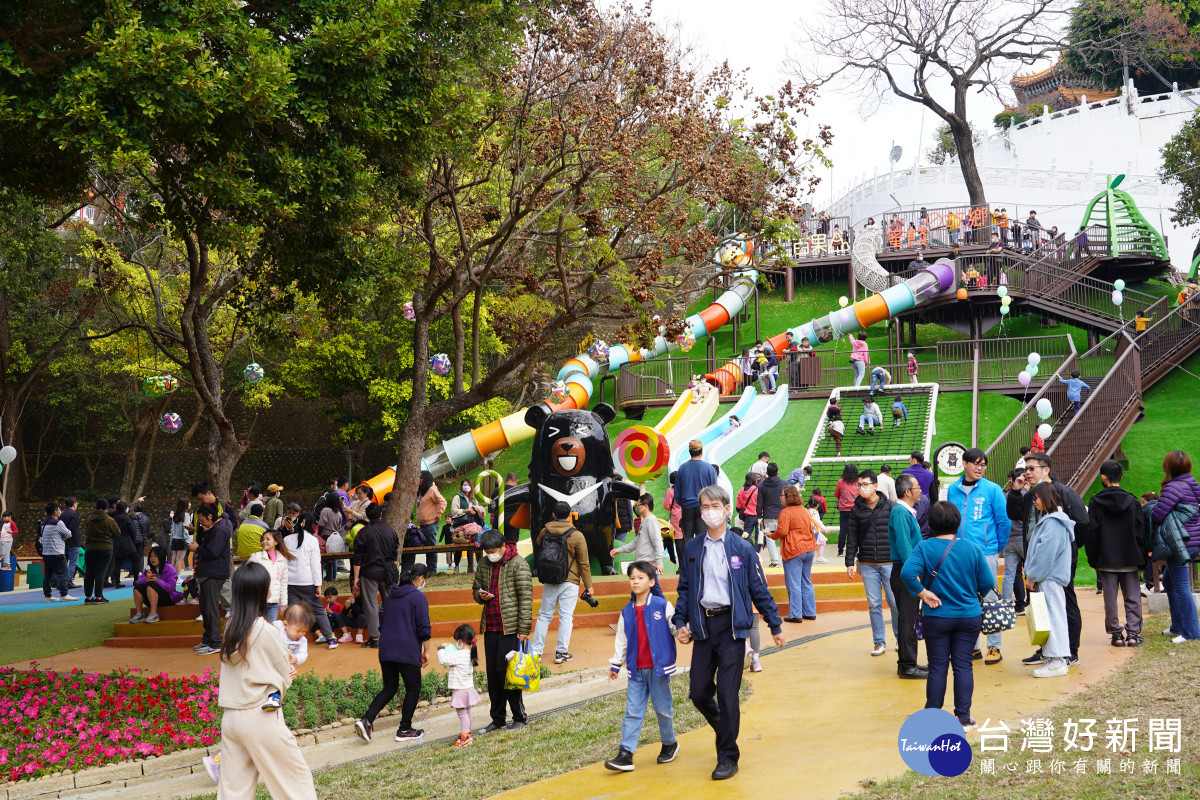 員林百果山風華再現，三座全新溜滑梯歡樂啟用。圖／參山處提供