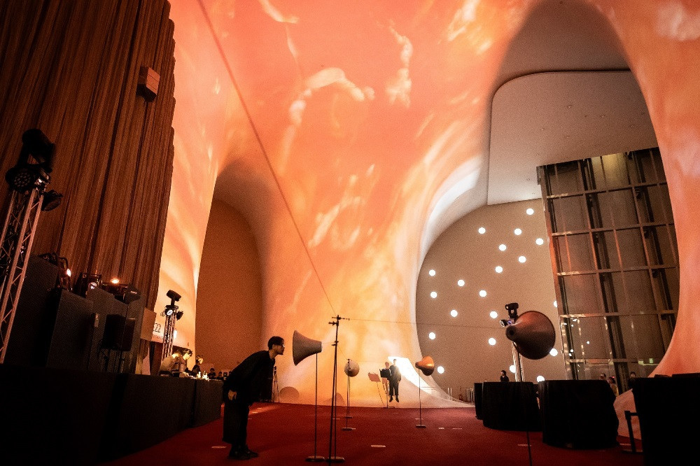 「超維度╳光之曲幕reCONNECT 2024：NEW CANVAS」沉浸式影音展覽。(圖/台中國家歌劇院-超維度)<br />
