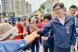 ▲陳其邁率市府團隊啟動拜廟祈福行程。