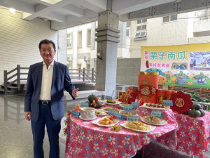 簡景賢鎮長推農業經營專區。（草屯公所提供）