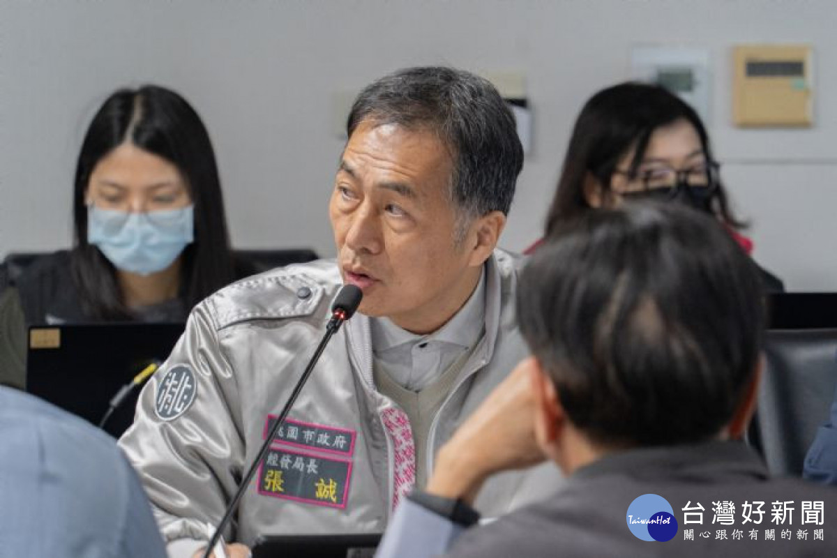 經發局長張誠補充專題報告說明。<br />

