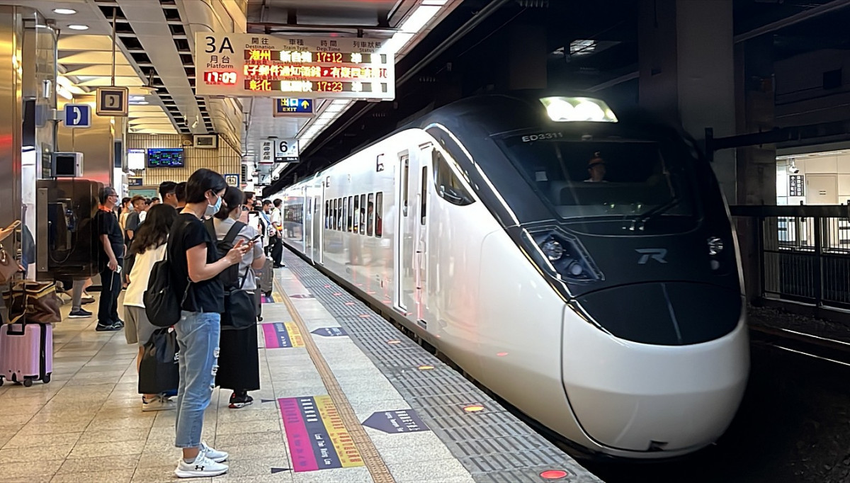 台鐵EMU3000城際列車20231126（圖／資料照片，圖源：台鐵提供）