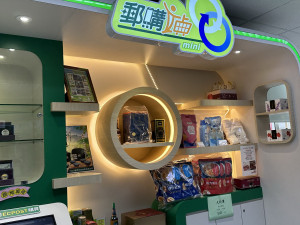 郵局業務不斷擴增幫助農友行銷。（記者扶小萍攝）