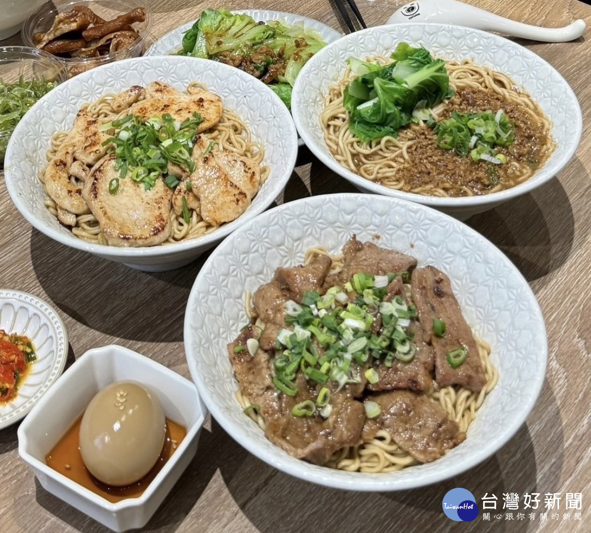 招牌之一的福州乾拌麵，源於阿婆煮給她吃的客家乾拌麵。