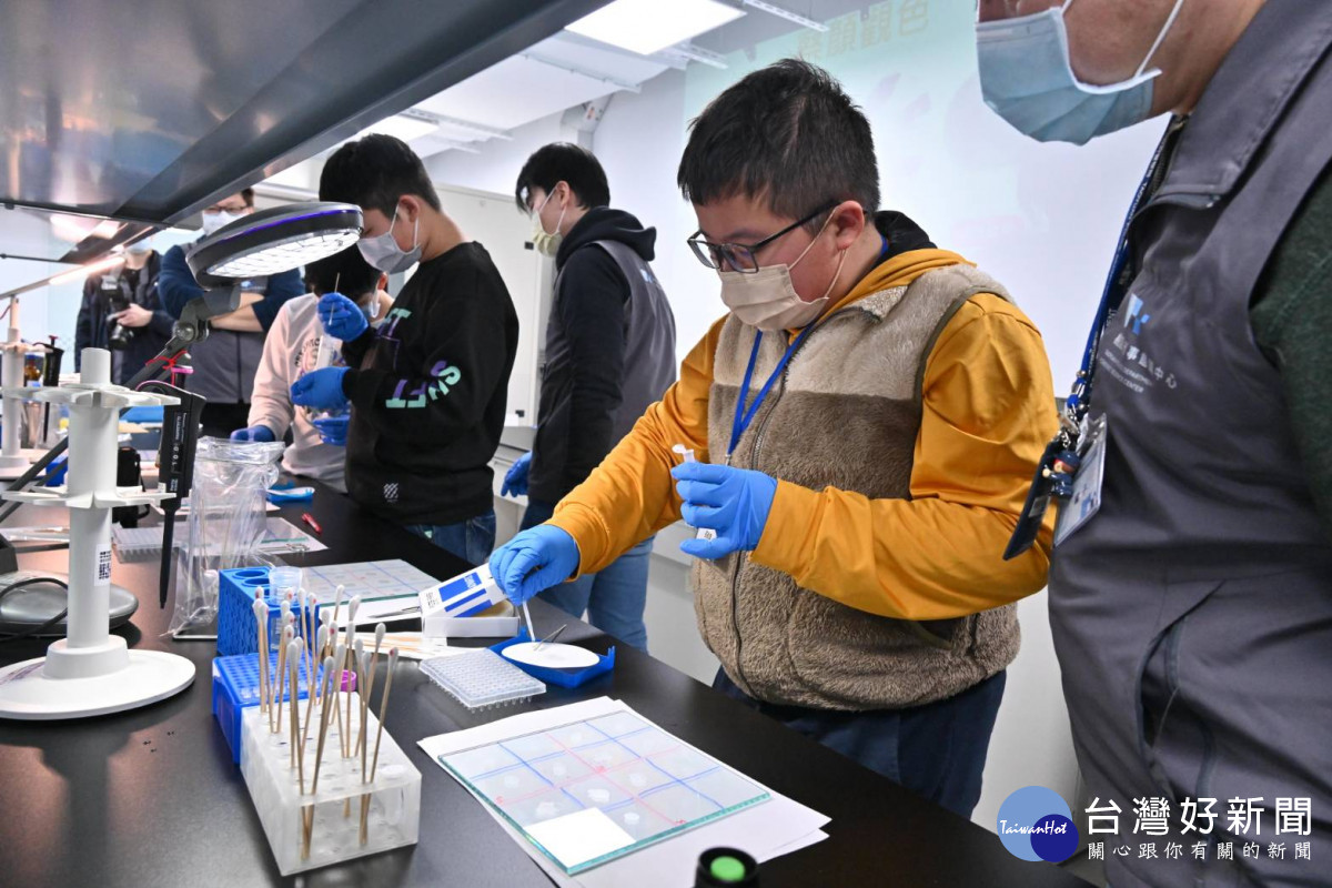 桃園市政府警察局首次開放讓學生參觀並舉辦以刑事鑑識為主題，為國中學生規劃「福爾摩斯偵探營」。<br />
