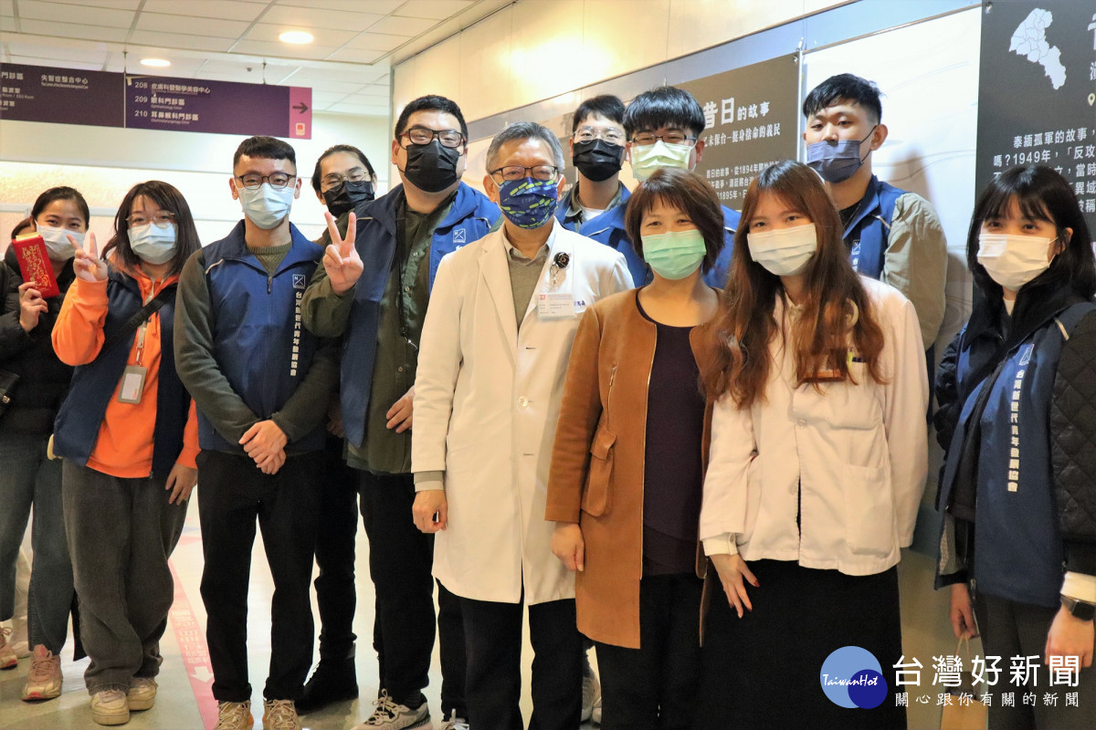 桃園醫院藝文走廊舉辦「桃園城事」    展出了桃園山、海為主題的攝影作品